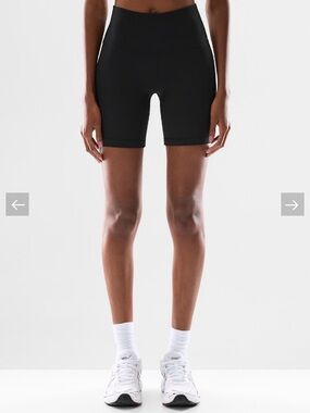 Aritzia TNA High-Waist Women’s Biker Shorts XS